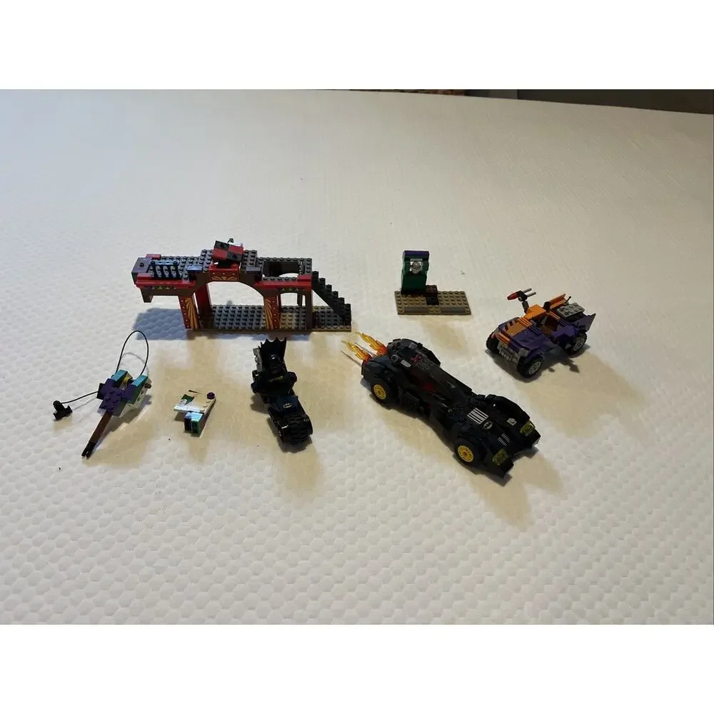 LEGO DC Super Heroes - Batmobile and the Two-Face Chase And Batman Incomplete